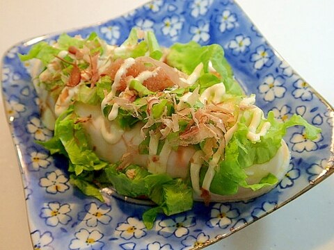 かつおつゆ/マヨで　サラダ菜と辛子明太子の冷奴